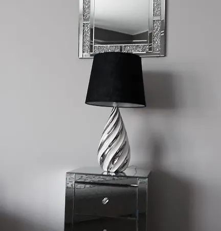 شقة Anker Silver Dream